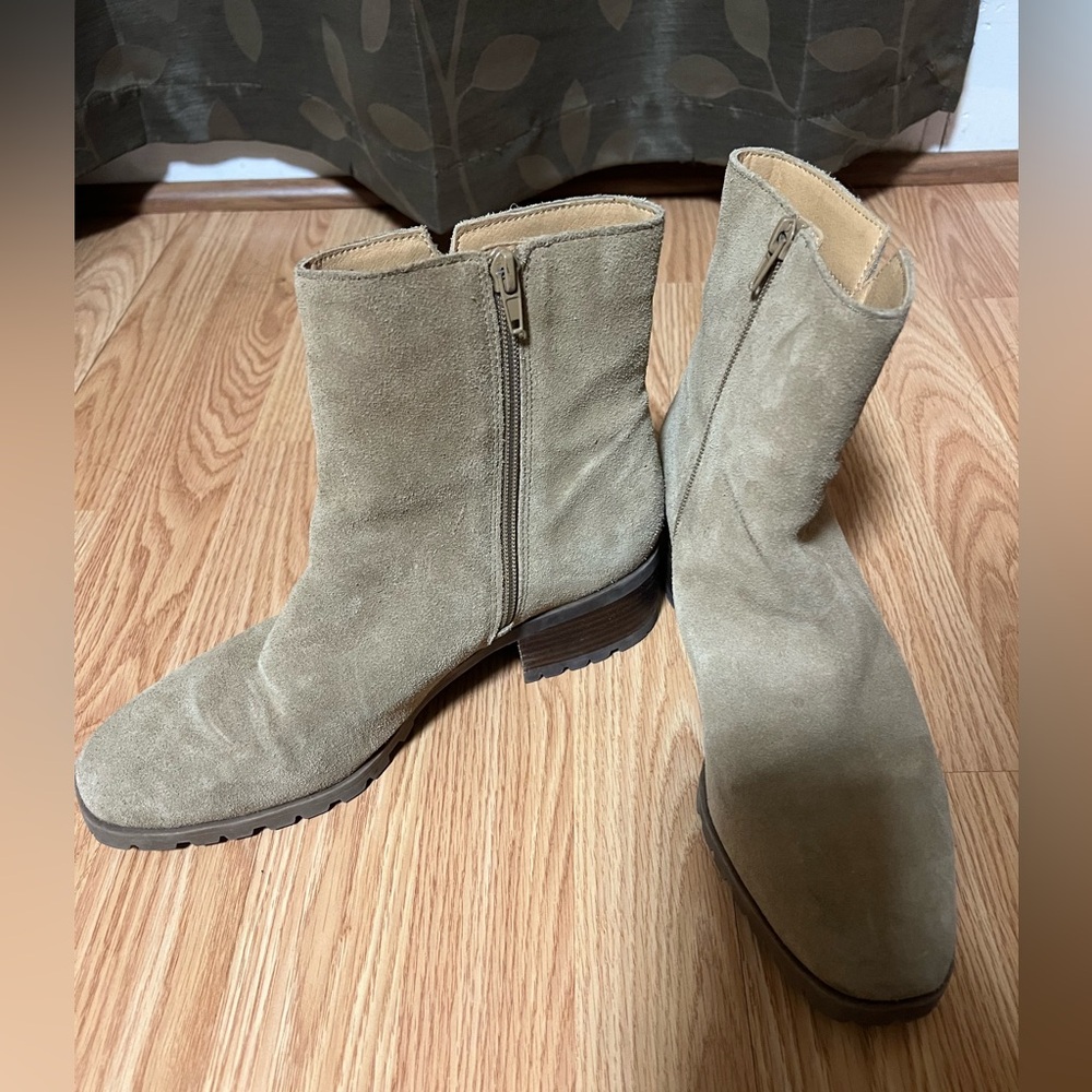 Boots - Picture 2 of 3